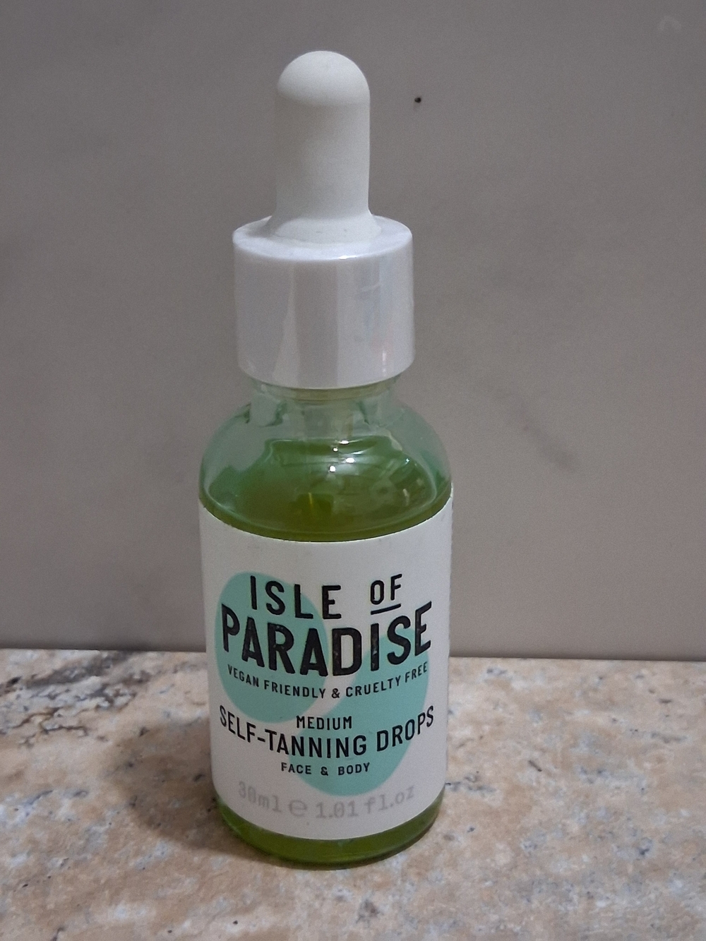 Isle of Paradise Medium Self-Tanning Drops - Green Tinted Bottle